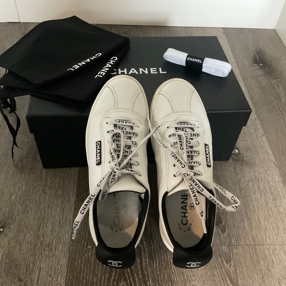 CHANEL Sneakers